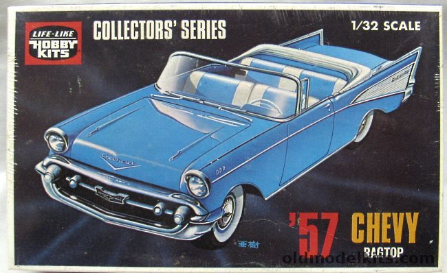 Life-Like 1/32 Chevrolet 1957 Bel-Air Convertible - (ex-Pyro), C300-70 plastic model kit